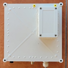 Rückseite des QRO-Tuners mit aufgesetzter Steckbox
